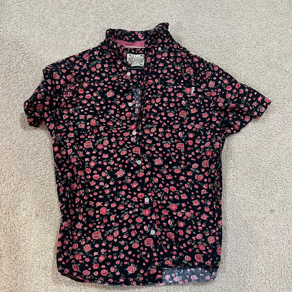 Button down shirt with bunch of roses design, Adult Medium size